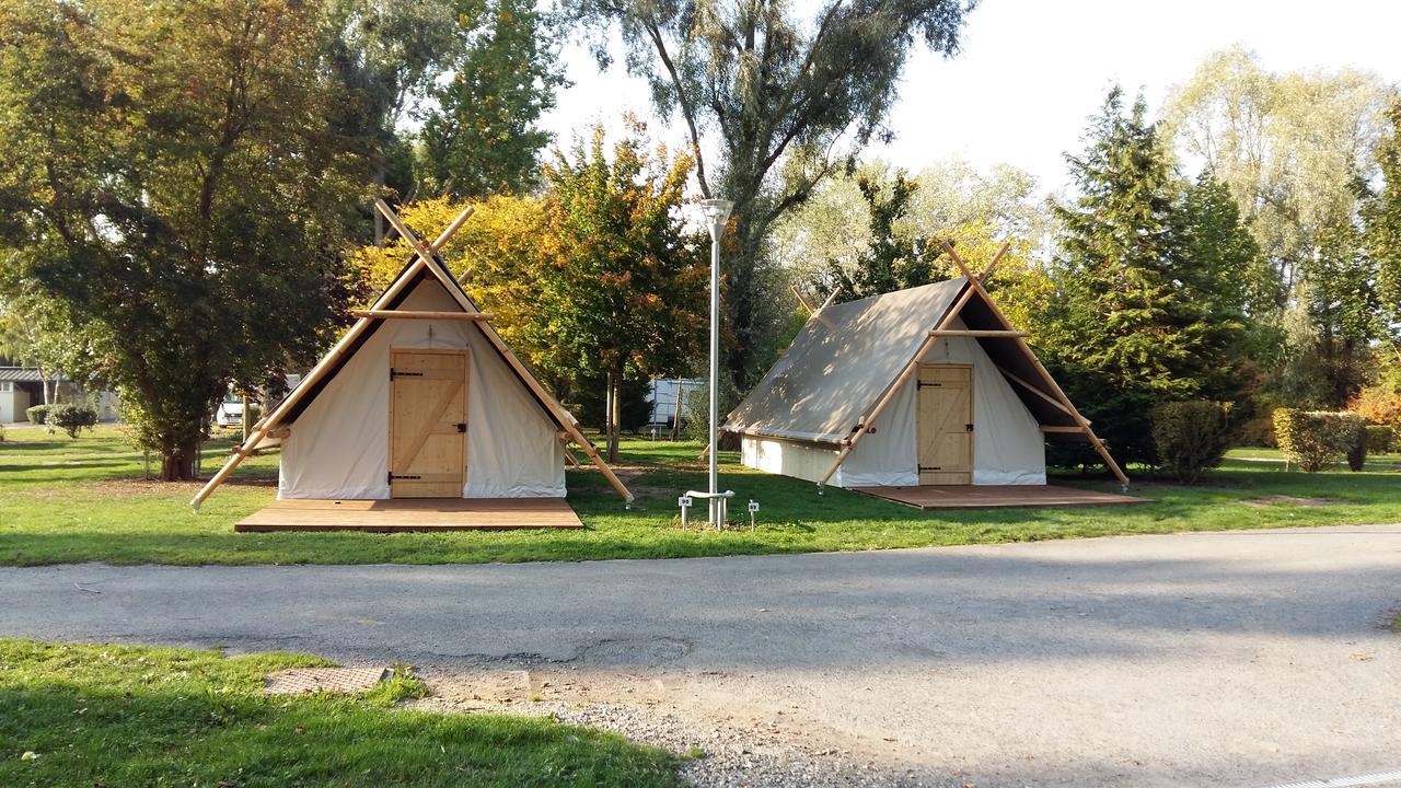 Camping Du Port De Plaisance Péronne Exteriör bild